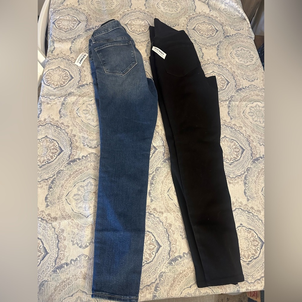 Old Navy Maternity jeans size 6 NWT
